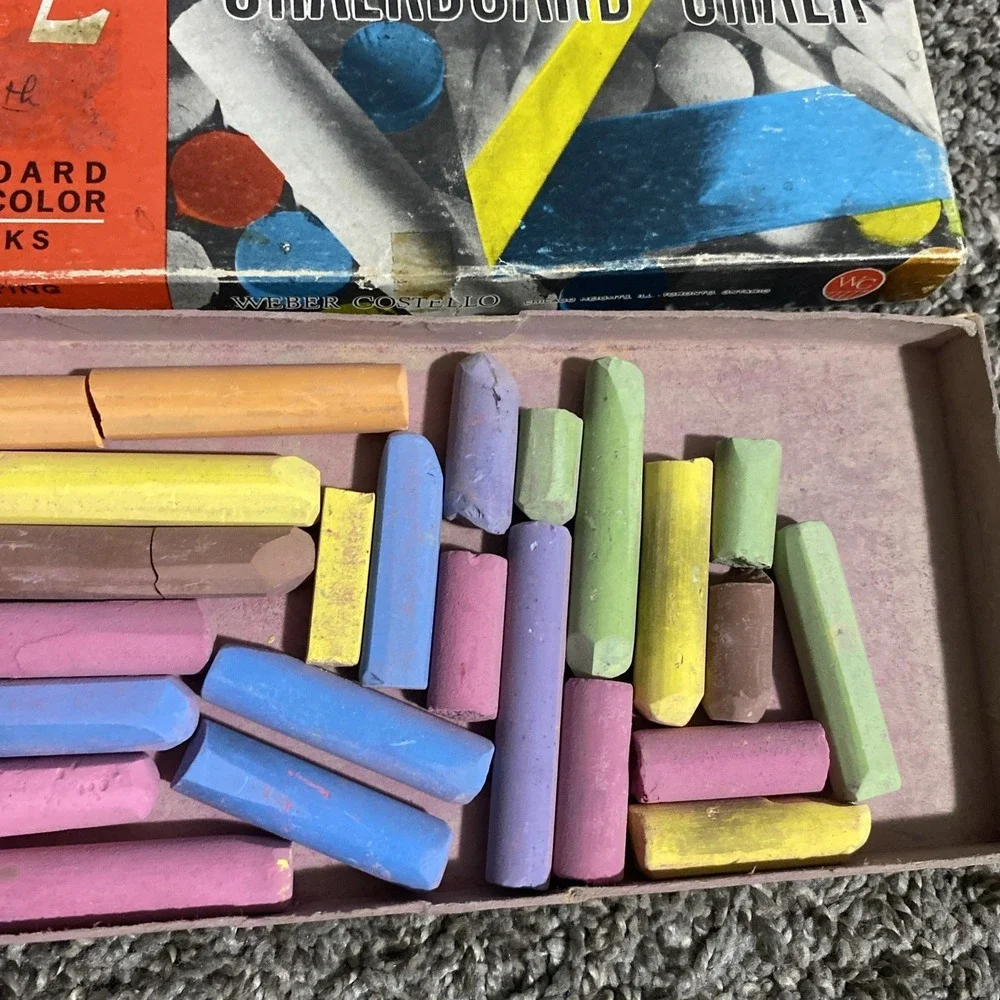 VTG‎ OMEGA CHALKBOARD CHALK IN COLOR USED